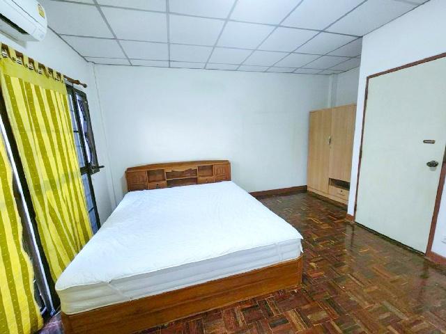 ให้เช่าทาวน์โฮม 2 ชั้น 21 ตร.วา.170 ตร.ม.MRT ตลาดมีนบุรี 1กม..ทำเลดี 2นอน รร.นานาชาติร่วมฤดี 2.6 กม