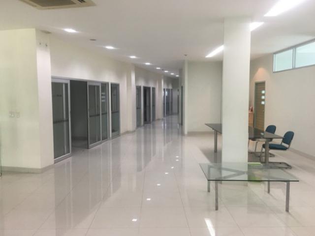 ขายด่วน ๆ รง. ในนิคมอุตสาหกรรมการสินสาคร  ราคาขาย 250 ล้านบาท  อาคารโรงงาน : ตัวโรงงาน โกดังเก็บสินค้า โรงอาหารสำหรับพนักงาน ที่จอดรถสำนักงาน : ห้องผู้บริหาร ห้องทำงาน  3 ตร.ว. 2 งาน 14 ไร่ 0นอน18ห้องน้ำ 250000000 บาท เข้าออกได้หลายทาง