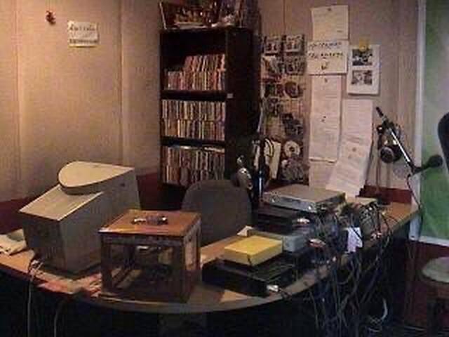 อย่าพลาดดีลเด็ดโปรดี สถานีวิทยุชุมชนคลื่น FM จดทะเบียนถูกต้องขึ้นต่อ กสทช. ทำต่อได้เลย โทร 083-0052952