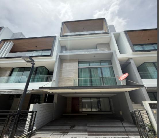  ขาย ทาวน์โฮม 3.5 ชั้น เนอวานาดีฟายน์ พระราม 9 4ห้องนอน 5 ห้องน้ำ