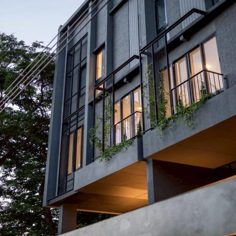 ขายหรือให้เช่าทาวน์โฮม L SCAPE Seoul Ratchada 20 (แอล สเคป-รัชดา 20)3.5ชั้น 5 ห้องน 4 น้ำ แอร์ 7เครื่องเฟอร์ฯครบชุดขายเพียง14.89ล้านเช่า120K