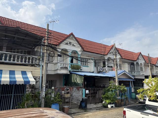 ทาวน์เฮาส์กล่อมพิรุณ 2ชั้น บ้านอยู่ตรงข้ามลานอเนกประสงค์  ทำเลดี ราคาโดน