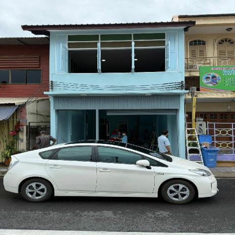 รีโนเวทใหม่ รร.เทศบาลเมืองภูเก็ต 2.2 กม.ให้เช่าอาคารพาณิชย์ 2 ชั้น 28ตร.วา.128 ตร.ม. หลาดจีภูเก็ต 1 กม. 2 นอน 2 น้ำ สภาพดี ภูเก็ต 650 ม. 