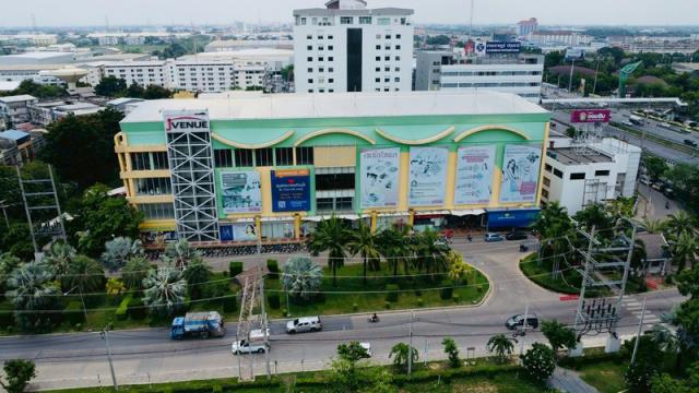 ให้เช่า ศูนย์การค้า อาคารสำนักงาน ใจกลางนวนคร พื้นที่ 10000 ตรม ทำเลดีติดถนนใหญ่ อาคาร 4 ชั้น พร้อม Hall จัดอีเวนต์