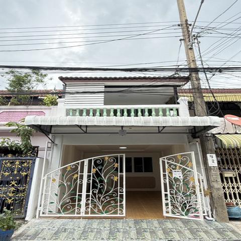 ขายด่วนทาว์นเฮาส์ 2 ชั่น ใกล้ตลาดสมชาย บางกรวย 2 นอน 2 นำ้ 1 จอดรถ 2.79 ล้าน