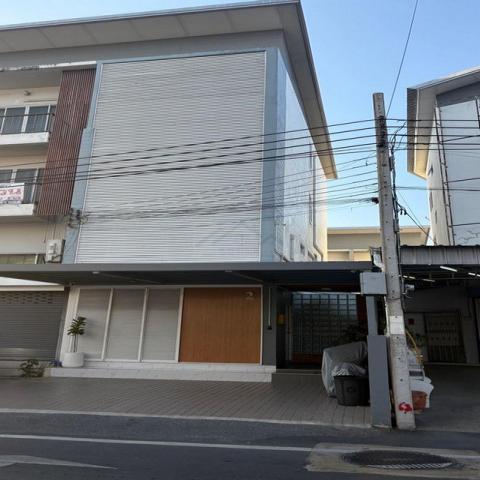 ขายทาวน์โฮม 3.5 ชั้น 4 ห้องนอน ลาดพร้าว 71 นาคนิวาส 27 ตกแต่งภายในอย่างดี เหมาะทำออฟฟิศและอยู่อาศัย