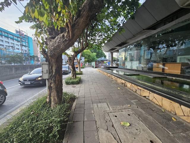 ขายที่ดินติดถนนรัชดาแถมสิ่งปลูกสร้าง ที่ดินใกล้ mrt สุทธิสาร 200 เมตร