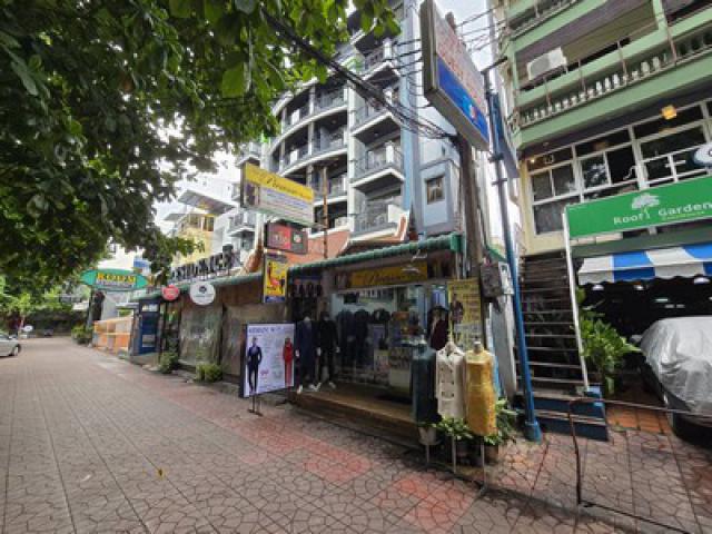 ทำเลนักท่องเที่ยวถนนข้าวสาร คึกคักตลอดปี!! ขายอพาร์ทเม้นท์ พร้อมร้านค้ารวม 48 ห้อง เหมาะปรับเป็นโรงแรม