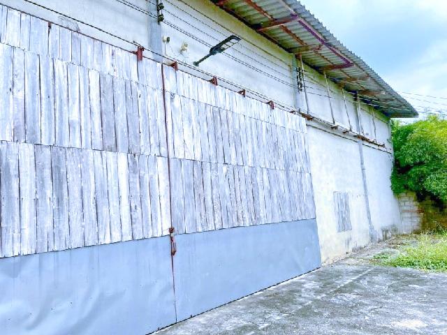 สถานีรถไฟราชบุรี 5.2 กม. โกดัง 900 ตร.ม.225 ตร.วา.1 นอน 1 น้ำ แม็คโคร ราชบุรี 1.0 กม. เหมาะสำหรับคลังสินค้า  ศาลเจ้าพ่อหลักเมืองราชบุรี