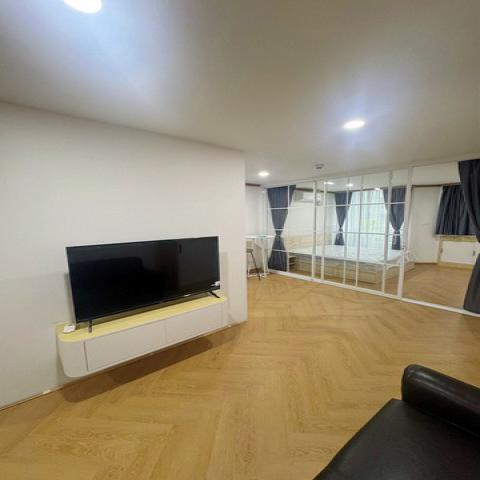 Supalai Place Sukhumvit 39 quiet safe private 8th floor BTS Phrom Phong