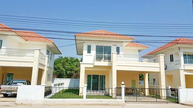 ม.กรุงเทพ BRT ม.ธรรมศาสตร์ รังสิต ให้เช่าบ้านเดี่ยว 2 ชั้น 3นอน 53ตร.วา.220ตร.ม. ม.ธรรมศาสตร์ รังสิต 4.4กม. 4แอร์ วัดพระธรรมกาย 3.1 กม. 