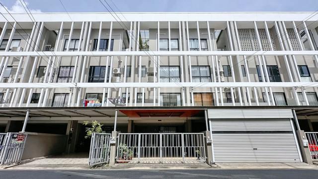 ทาวน์โฮม 3.5 ชั้น วาย เรซิเดนท์ ซ.สุขุมวิท 113 ต่อเติมครบ พร้อมอยู่