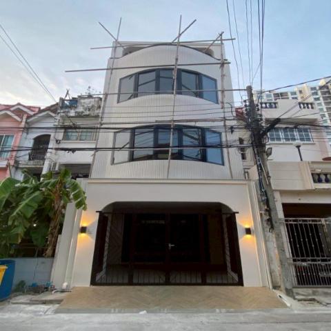 ให้เช่าทาวน์โฮมออฟฟิศ3ชั้นบ้านมณียาวิลย์ถนนสุขุมวิม101/1ตกแต่งใหม่ทั้งหลังมี4นอน3น้ำแอร์ครบทุกห้องเฟอร์ครบเช่า42000บาท/เดือนใกล้BTSปุณณวิถี
