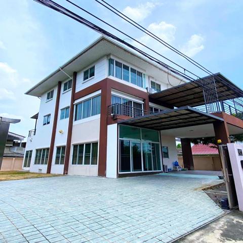 พหล ประเสริฐมนูกิจ 1-11 ให้เช่าคฤหาสน์ เดี่ยว 5นอน 3 ชั้น 102ตร.ว.จอดรถ 6คัน  ม.เกษตร ลาดปลาเค้า  402ตร.ม. สุกี้ตี๋น้อย เกษตร-นวมินทร์