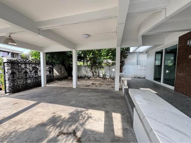 P806 ให้เช่า บ้านเดี่ยว 2 ชั้น หมู่บ้านเมืองทอง 2 โครงการ 3 ขนาด 90 ตรว. 5 ห้องนอน ซอยพัฒนาการ 53 ใกล้โรงพยาบาลวิภาราม พร้อมเข้าอยู่