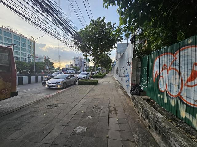 ขายที่ดินติดถนนรัชดาแถมสิ่งปลูกสร้าง ที่ดินใกล้ mrt สุทธิสาร 200 เมตรขายต่ำกว่าราคาประเมินกรมที่ดิน