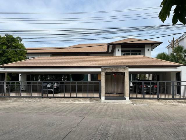 หมู่บ้านไพรเวท เนอวาน่า ลาดพร้าว ทำเลดีมากๆ ตรงข้ามเดอะคริสตัล ที่ดิน 259.3 ตรว. พื้นที่ใช้สอย 924 ตรม.สระว่ายน้ำในคลับ