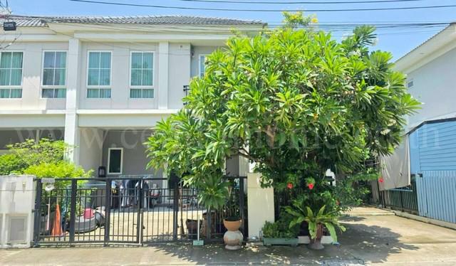 ทาวน์โฮม เดอะ คอนเนค บางนา - สุวรรณภูมิ หลังมุม หน้าสวนสโมสร