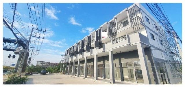 ม.เทคโนโลยีราชมงคลธัญบุรี  4.5 กม.พิพิธภัณฑ์วิทยาศาสตร์แห่งชาติ คลองห้า เช่าอาคารพาณิชย์ 4.5 ชั้น มีดาดฟ้า 20 ตร.วา.336.ม.. 3 นอน 3 น้ำ 