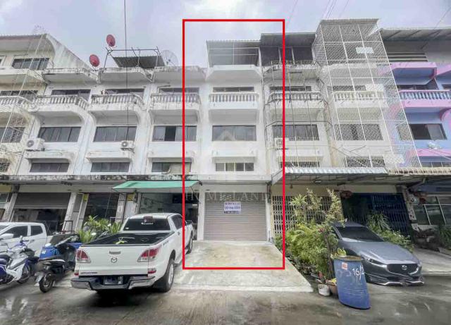 อาคารพาณิชย์ 3.5 ชั้น รีโนเวท ซอย พระยาในธาตุแยก 17 (ซอยศิวปรีชา) บางบอน