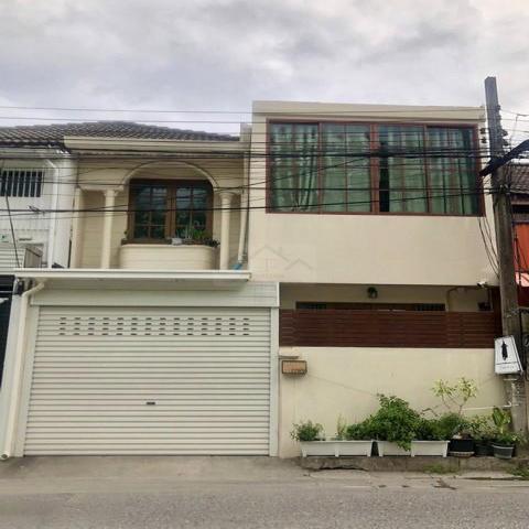ให้เช่าทาวน์เฮ้าส์ 2 ชั้น 30 ตรว. หมู่บ้านอยู่เจริญ 29 ซ.รัชดา 18 สไตล์ Modern Chinese ใกล้ MRT ห้วยขวาง